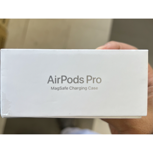 Apple(アップル)の2021 AirPods Pro Apple純正MagSafe充電ケース付き スマホ/家電/カメラのオーディオ機器(ヘッドフォン/イヤフォン)の商品写真