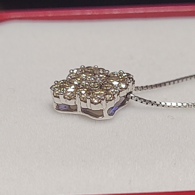 K18WG 天然無処理ダイヤモンド 計0.72ct レディースのアクセサリー(ネックレス)の商品写真