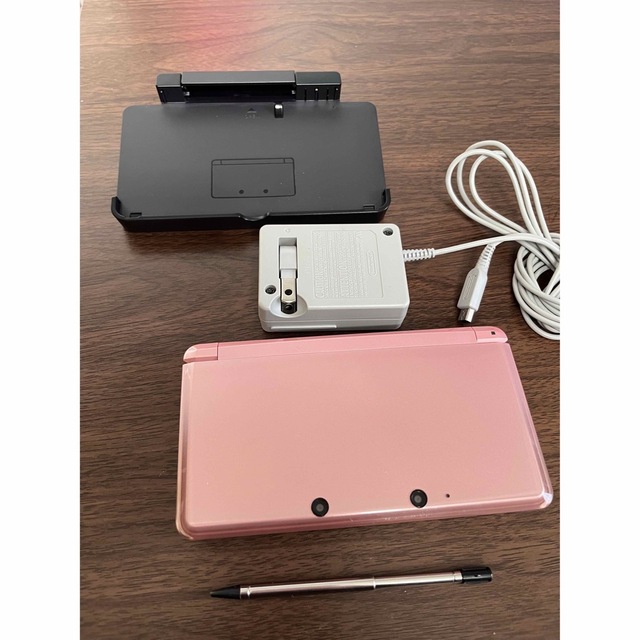 ニンテンドー3DS(ニンテンドー3DS)の3DS ミスティピンク　極美品　傷なし エンタメ/ホビーのゲームソフト/ゲーム機本体(携帯用ゲーム機本体)の商品写真