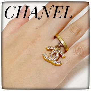 シャネル(CHANEL)の希少完売品✨CHANELシャネル✨リング 指輪 正規品 ゴールド ラインストーン(リング(指輪))