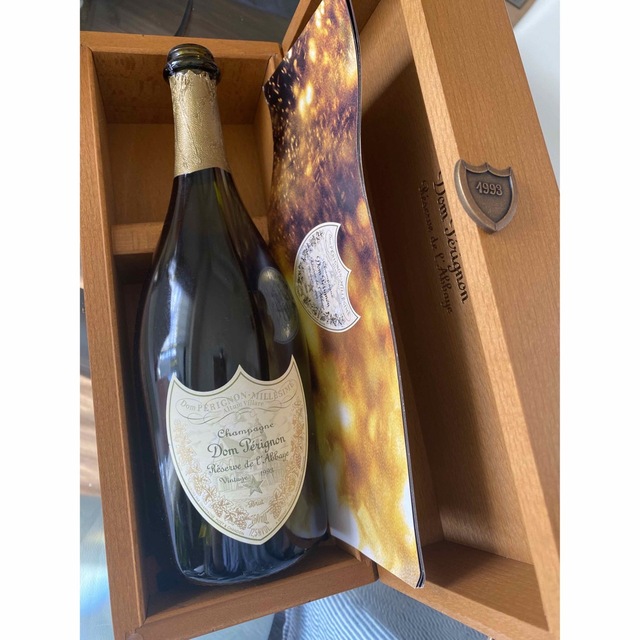 Dom Pérignon(ドンペリニヨン)のドンペリゴールド　空き瓶、箱 食品/飲料/酒の酒(ワイン)の商品写真