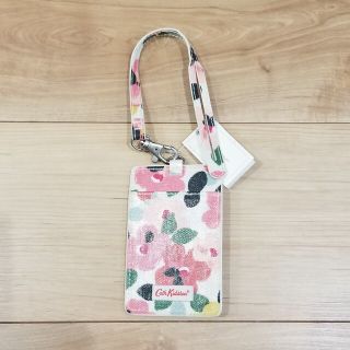 キャスキッドソン(Cath Kidston)のキャス・キッドソン　パスケースIDホルダー　ペインテッドパンジークリーム未使用(財布)