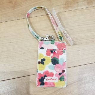 キャスキッドソン(Cath Kidston)のキャス・キッドソン　パスケースIDホルダー　ペインテッドパンジークリーム未使用(パスケース/IDカードホルダー)