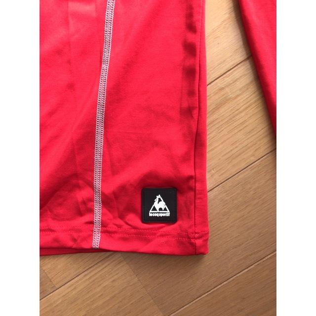 le coq sportif(ルコックスポルティフ)のインナー　ハイネック　サッカー　レッド スポーツ/アウトドアのサッカー/フットサル(ウェア)の商品写真