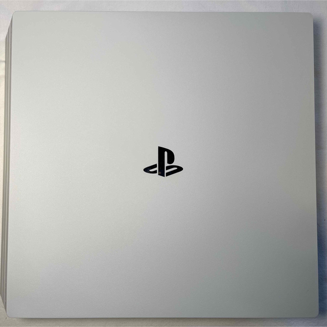 PlayStation4(プレイステーション4)のPS4 Pro CUH-7200B 1TB グレイシャーホワイト White エンタメ/ホビーのゲームソフト/ゲーム機本体(家庭用ゲーム機本体)の商品写真