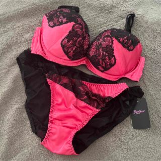 ラヴィジュール(Ravijour)のRAVIJOUR サテンレースHOT PINKブラショーツセットE70/ M(ブラ&ショーツセット)