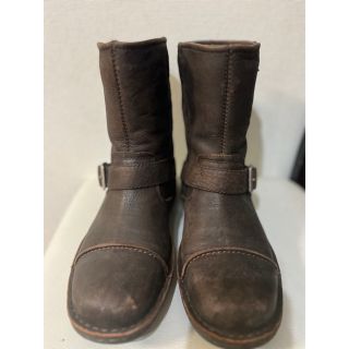 UGG ROCKVILLE S/N 3043