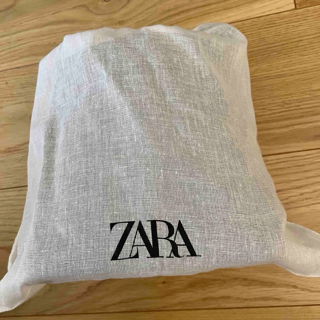 ZARA(ザラ)のZARA 【タグ付き新品】リアルレザークロスボディバック レディースのバッグ(ショルダーバッグ)の商品写真