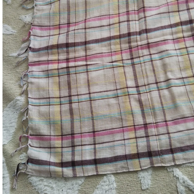 MALAIKA(マライカ)の春夏 綿100％ ストール 止めブローチ付き レディースのファッション小物(ストール/パシュミナ)の商品写真
