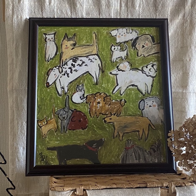 絵画 。壁掛け絵原画【晴れて草の上で楽しく遊んでいる猫と犬たち】 エンタメ/ホビーの美術品/アンティーク(絵画/タペストリー)の商品写真