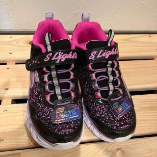 スケッチャーズ(SKECHERS)の未使用品　スケッチャーズ　女の子　18 スニーカー　光る靴(スニーカー)