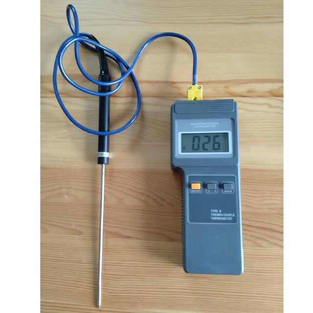 CUSTOM社製の防滴型熱電対デジタル温度計