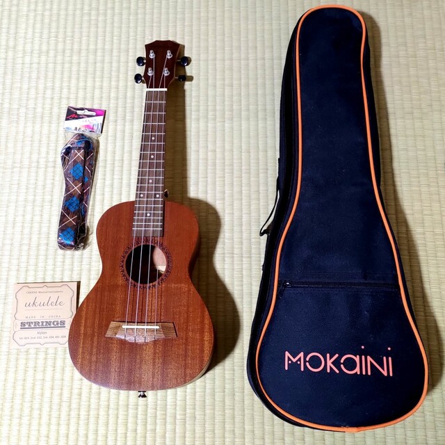 ウクレレ Mokaini UK-23 バッグ、ストラップ、予備弦付き 楽器のウクレレ(その他)の商品写真