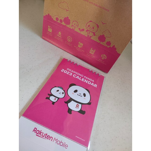 Rakuten(ラクテン)の楽天モバイル2023　お買い物パンダカレンダー&ショッパーバッグ エンタメ/ホビーのおもちゃ/ぬいぐるみ(ぬいぐるみ)の商品写真