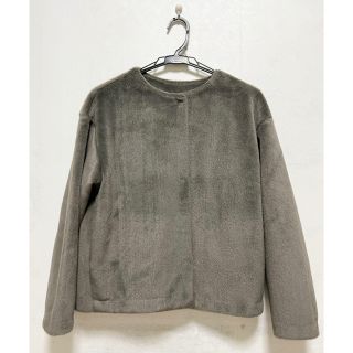 ユニクロ(UNIQLO)のユニクロ　ファージャケット　Lサイズ　グレージュ(毛皮/ファーコート)