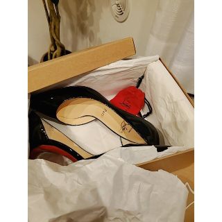 クリスチャンルブタン(Christian Louboutin)の(美品)クリスチャン・ルブタン パンプス ヒール エナメルレザー(ハイヒール/パンプス)