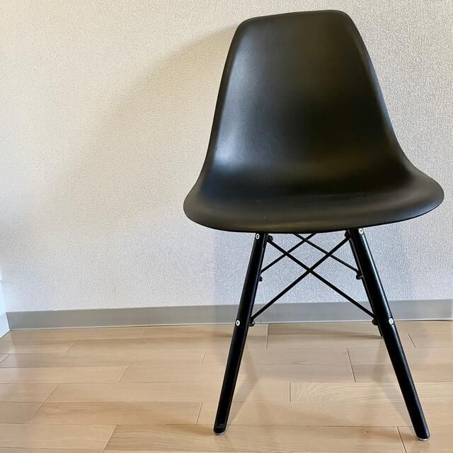 EAMES(イームズ)の【イームズチェア】リプロダクト品　シェルチェア　ブラック インテリア/住まい/日用品の椅子/チェア(ダイニングチェア)の商品写真