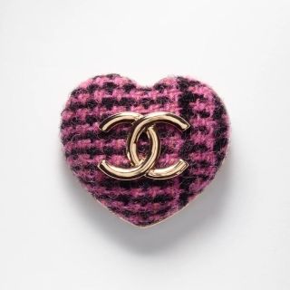 シャネル(CHANEL)の新品未使用♡CHANEL シャネル♡ハート ツイード ブローチ ピンク♡ココ(ブローチ/コサージュ)