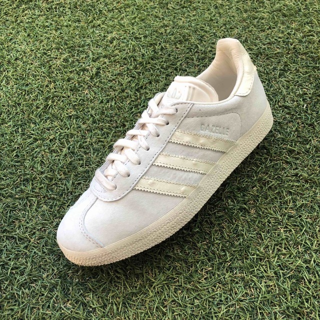 スニーカー美品22.5 adidas GAZELLE アディダス ガッツレー HT818