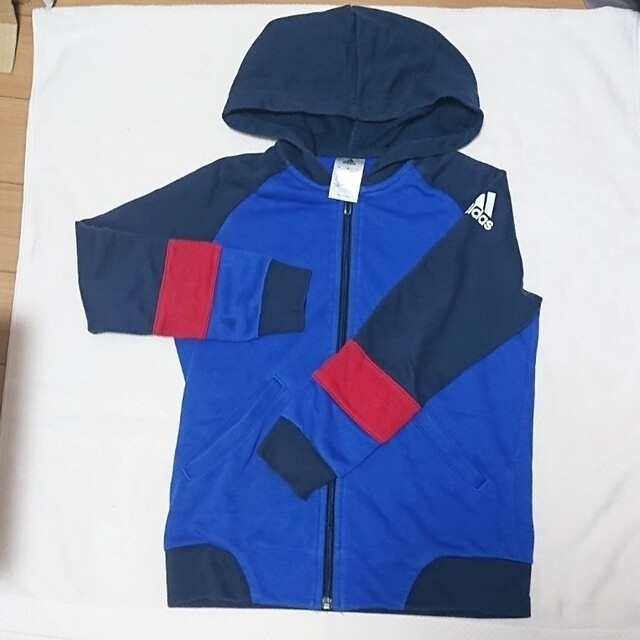 adidas(アディダス)のお値下げ中【adidas 】 キッズ  パーカー  120 キッズ/ベビー/マタニティのキッズ服男の子用(90cm~)(ジャケット/上着)の商品写真