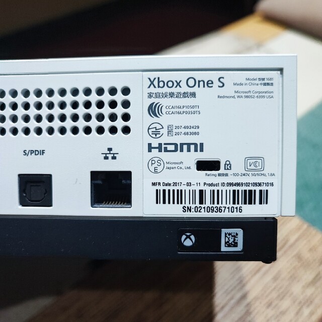 Xbox(エックスボックス)のXbox One S 1TB（PLAYERUNKNOWN’S BATTLEGRO エンタメ/ホビーのゲームソフト/ゲーム機本体(家庭用ゲーム機本体)の商品写真