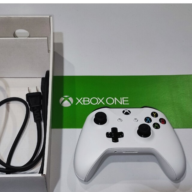 Xbox(エックスボックス)のXbox One S 1TB（PLAYERUNKNOWN’S BATTLEGRO エンタメ/ホビーのゲームソフト/ゲーム機本体(家庭用ゲーム機本体)の商品写真