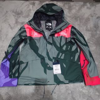 ザノースフェイス(THE NORTH FACE)の新品未使用 kaws north face カウズ ノースフェイス マウンテン(マウンテンパーカー)