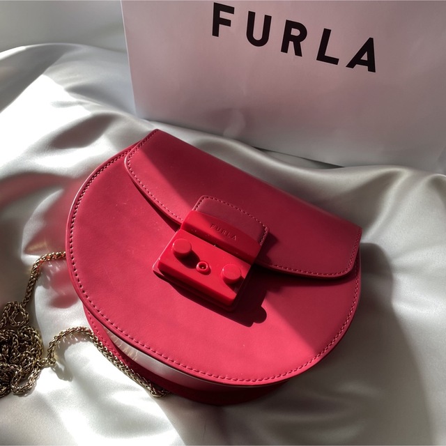 Furla(フルラ)のFURLA フルラ　新品　バッグ　赤 レディースのバッグ(ショルダーバッグ)の商品写真