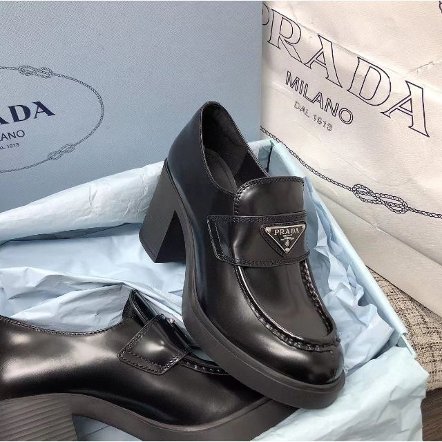 prada チョコレートブラッシュドレザーハイヒールローファー 商品の