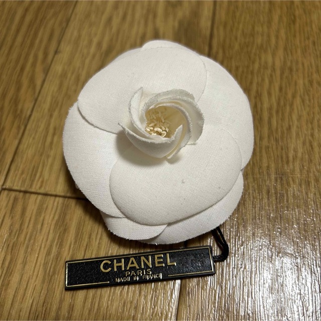 CHANEL(シャネル)のシャネル　CHANEL コサージュ　ブローチ レディースのアクセサリー(ブローチ/コサージュ)の商品写真