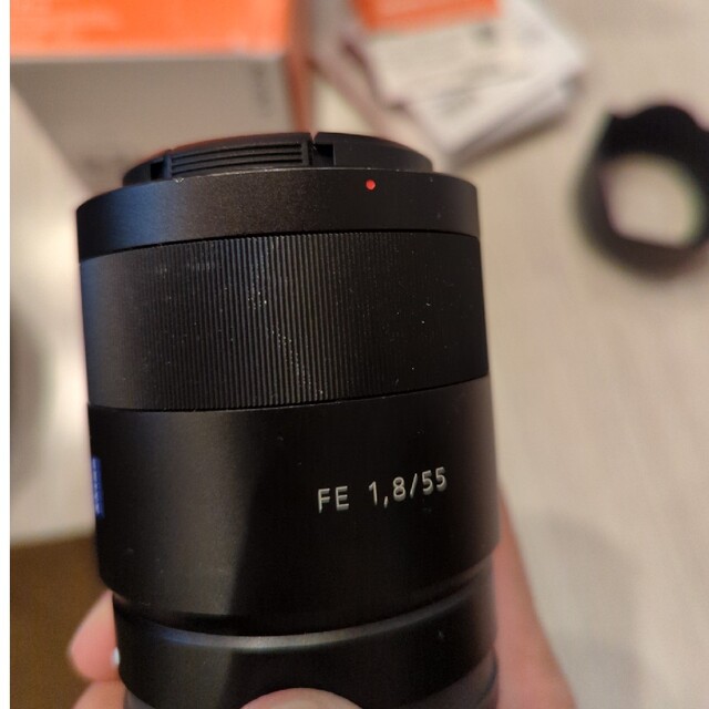 SONY(ソニー)のSONY Sonnar T* FE 55mm F1.8 ZA SEL55F18Z スマホ/家電/カメラのカメラ(レンズ(単焦点))の商品写真