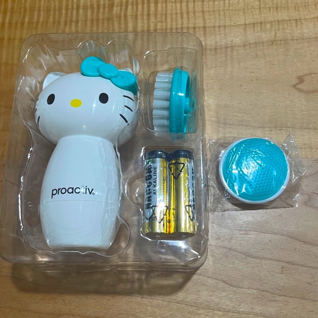 proactiv(プロアクティブ)のプロアクティブ ハローキティ 電動ブラシセット(電池付き) スマホ/家電/カメラの美容/健康(フェイスケア/美顔器)の商品写真