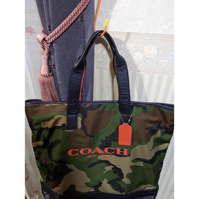 COACH(コーチ)の旅人様専用COACH迷彩柄トートバッグ レディースのバッグ(トートバッグ)の商品写真