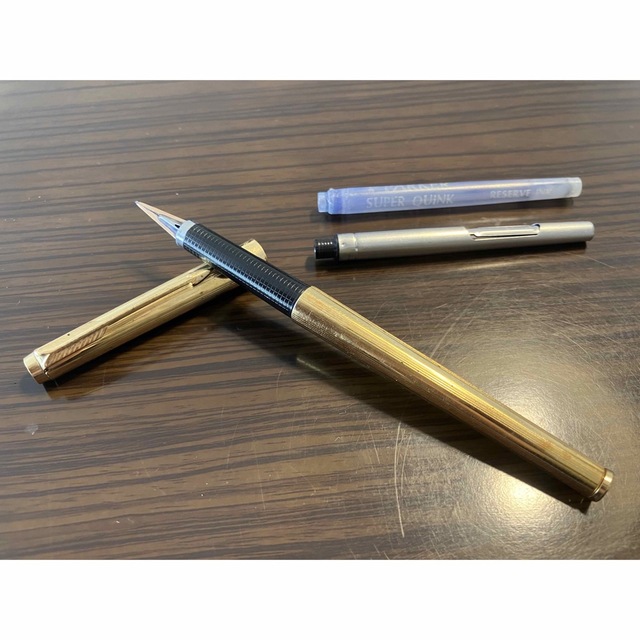 Parker(パーカー)のPARKER 180 万年筆　金色　ゴールド　80年代 インテリア/住まい/日用品の文房具(その他)の商品写真