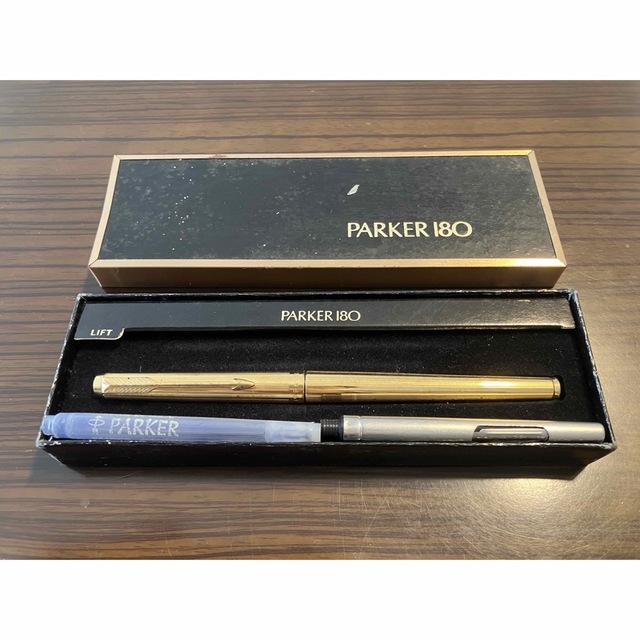 Parker(パーカー)のPARKER 180 万年筆　金色　ゴールド　80年代 インテリア/住まい/日用品の文房具(その他)の商品写真