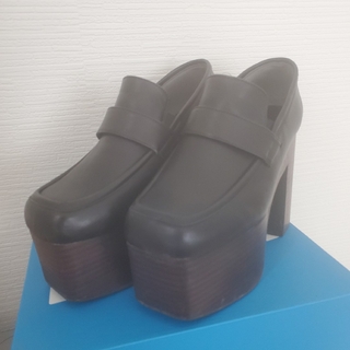 エモダ(EMODA)のEMODA(エモダ) 厚底ローファー　ブラック　Lサイズ(ローファー/革靴)
