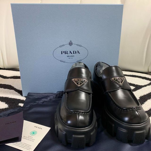 は自分にプチご褒美を PRADA - 新品 モノリスブラッシュドレザー