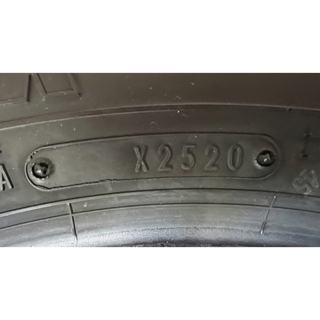 Goodyear(グッドイヤー)の185/60R15 GOOD YEAR ICE NAVI 4本セット 自動車/バイクの自動車(タイヤ)の商品写真