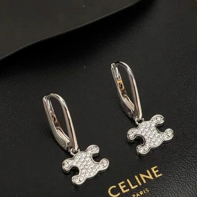 CELINEトリオンフ ラインストーン ピアス | フリマアプリ ラクマ