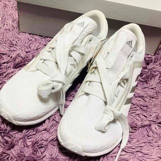 アディダス(adidas)のスニーカー(スニーカー)