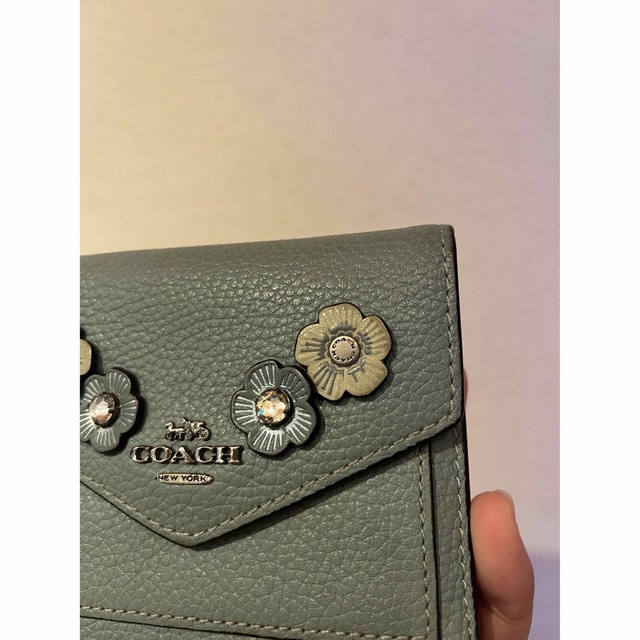 COACH(コーチ)のcoach  コーチ　ウォレット　財布　水色　中古　花 レディースのファッション小物(財布)の商品写真