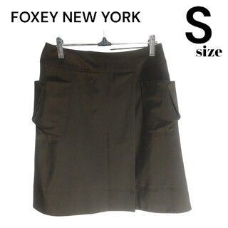 フォクシーニューヨーク(FOXEY NEW YORK)の☆FOXEY NEW YORK☆ カーゴスカート ウレタン加工 グリーン系　S(ひざ丈スカート)