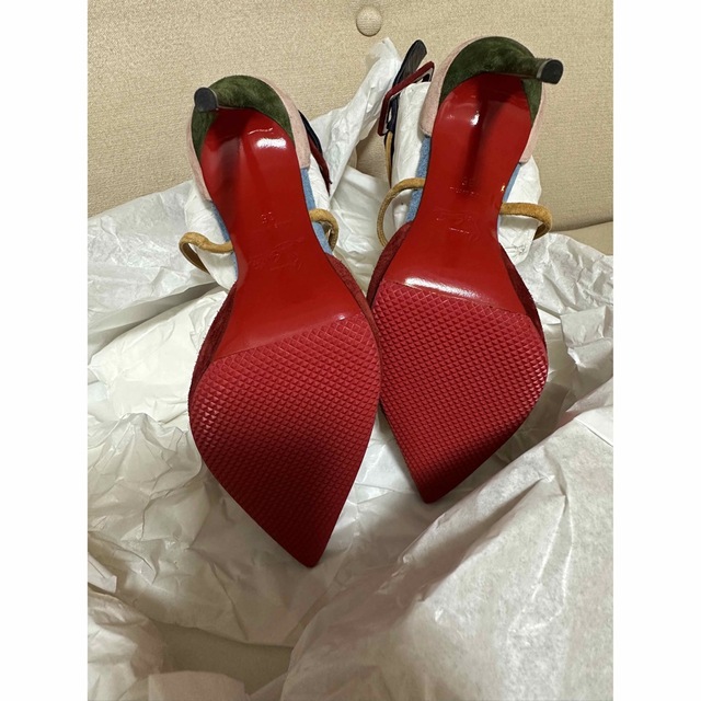 Christian Louboutin(クリスチャンルブタン)のクリスチャンルブタン 新品同様 35 ストラップ ピンヒール スエード レディースの靴/シューズ(ハイヒール/パンプス)の商品写真