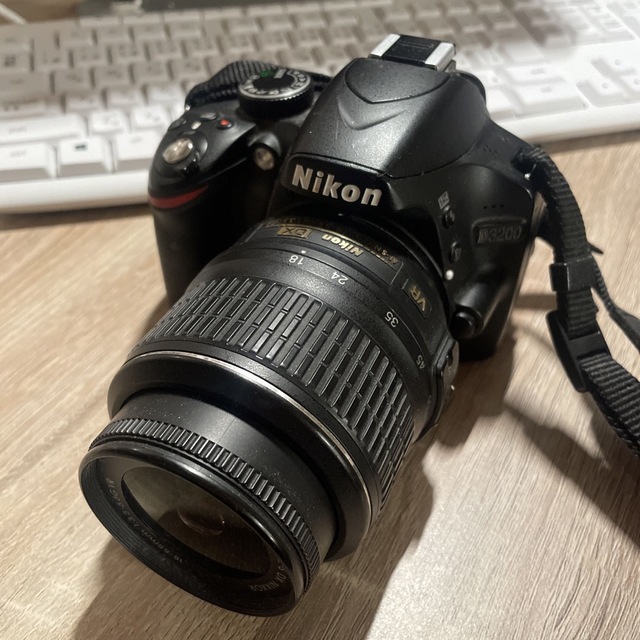 Nikon(ニコン)のd3200 nikon  スマホ/家電/カメラのカメラ(デジタル一眼)の商品写真