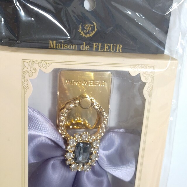 Maison de FLEUR(メゾンドフルール)のMaisondeFLEURビジュースマホリング レディースのアクセサリー(リング(指輪))の商品写真