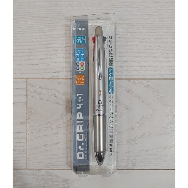 PILOT(パイロット)の新品★Dr.GRIP 4+1 ドクターグリップ★シャンパンゴールド★PILOT インテリア/住まい/日用品の文房具(ペン/マーカー)の商品写真