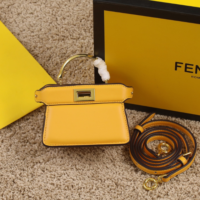 FENDI - FENDI ミニ ショルダーバッグ 美品