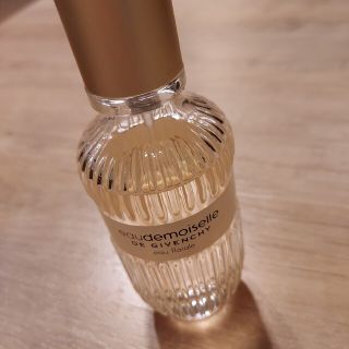 ジバンシィ　オードモアゼルフローラル　オードトワレ　50ml(香水(女性用))