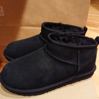 アグ(UGG)の未使用品UGG キッズ クラシック ウルトラ ミニ 5(23.5cm) ブラック(ブーツ)