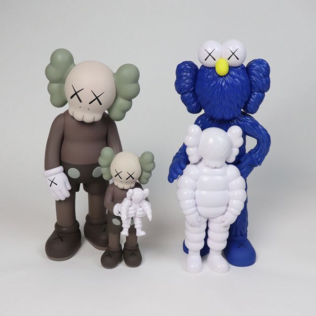 KAWS FAMILY BROWN/BLUE/WHITE